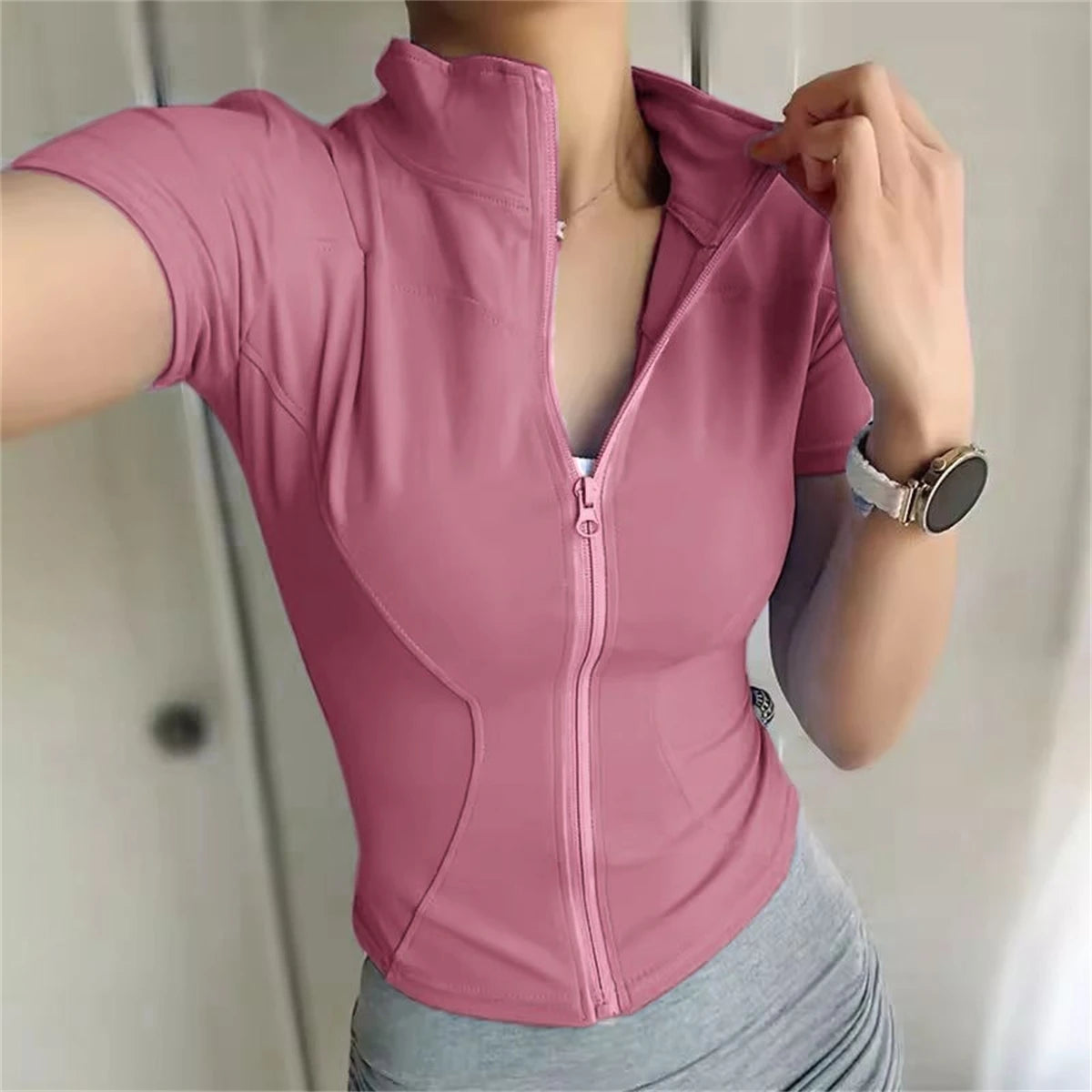 Women's sports blouse with high collar, front zipper and short sleeves