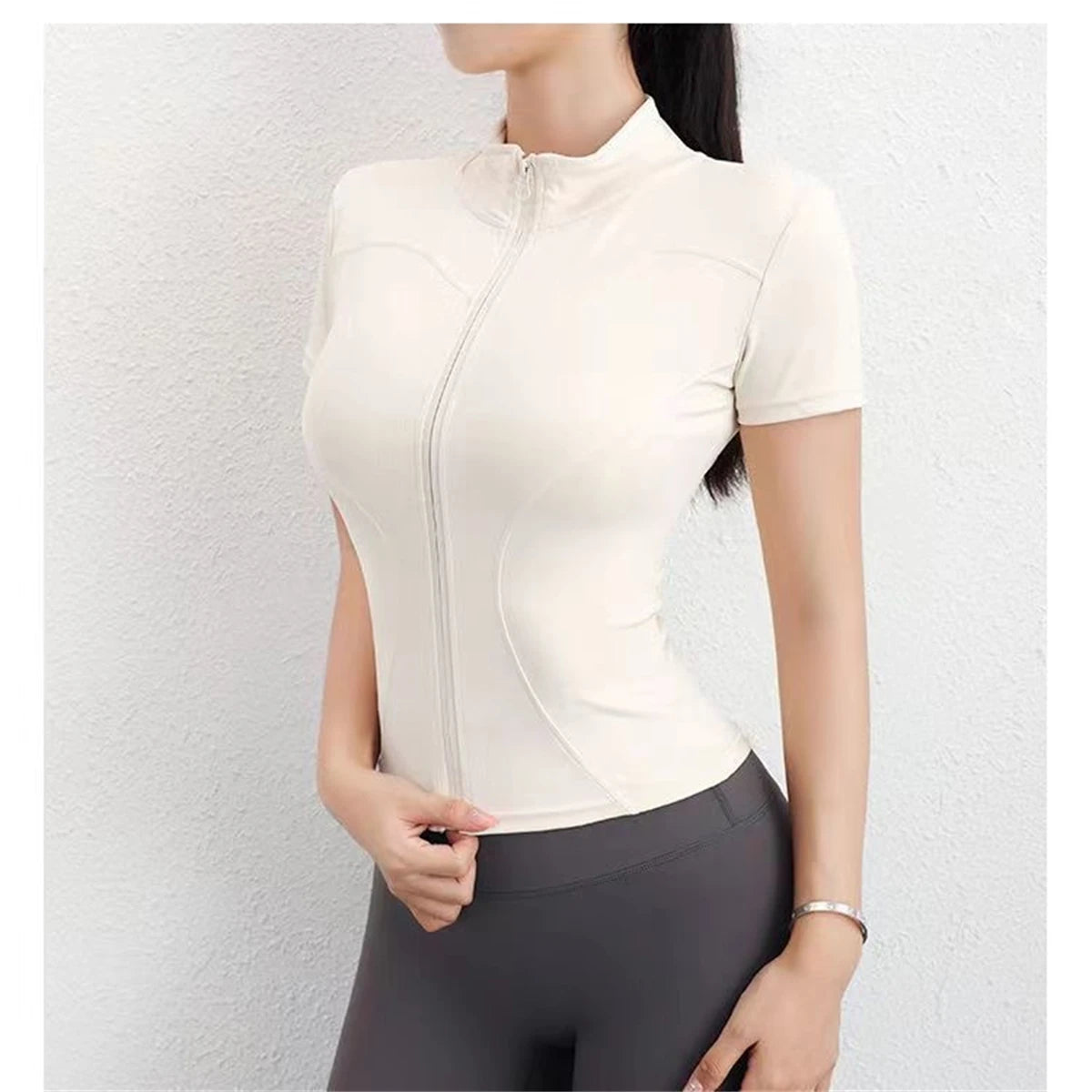 Women's sports blouse with high collar, front zipper and short sleeves