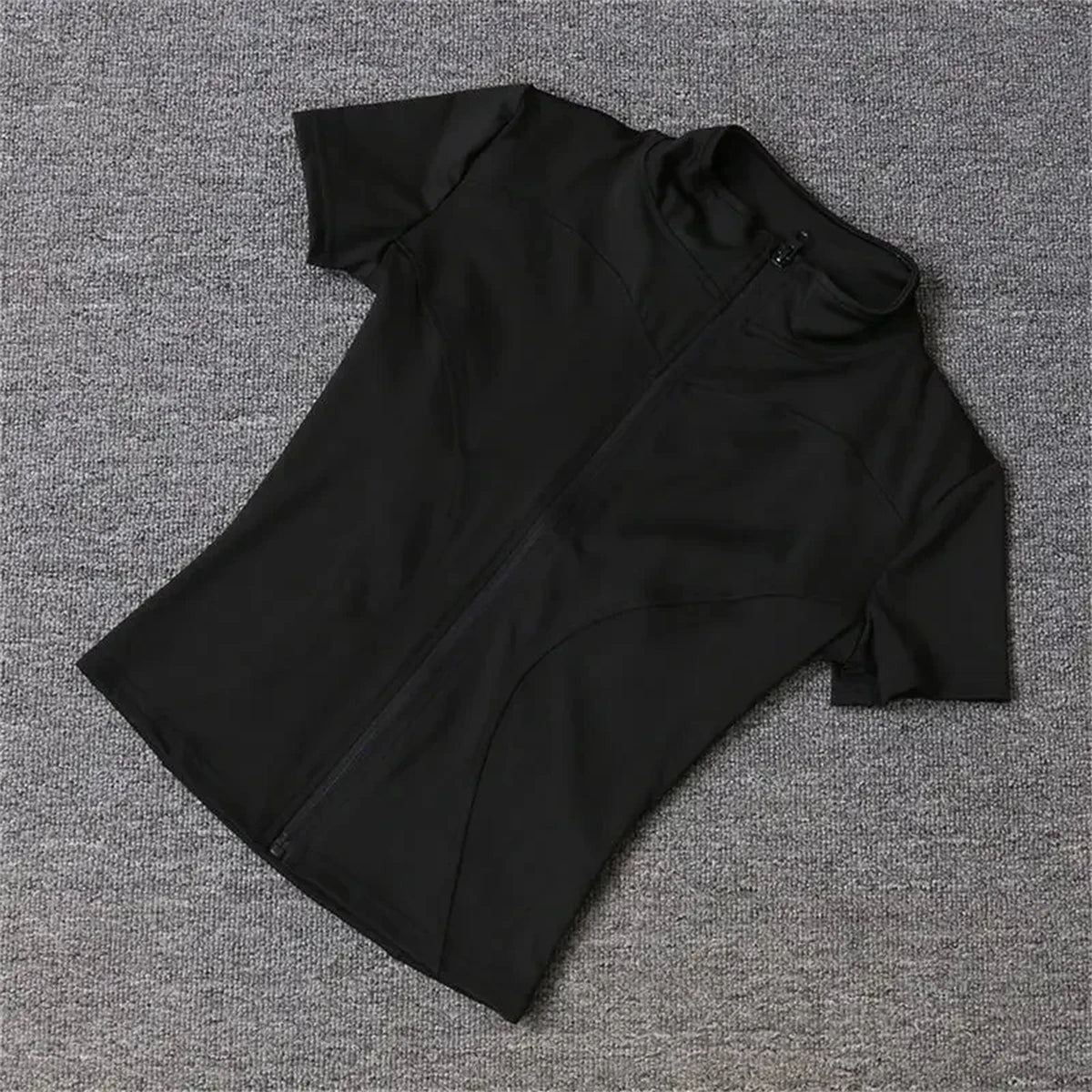 Women's sports blouse with high collar, front zipper and short sleeves